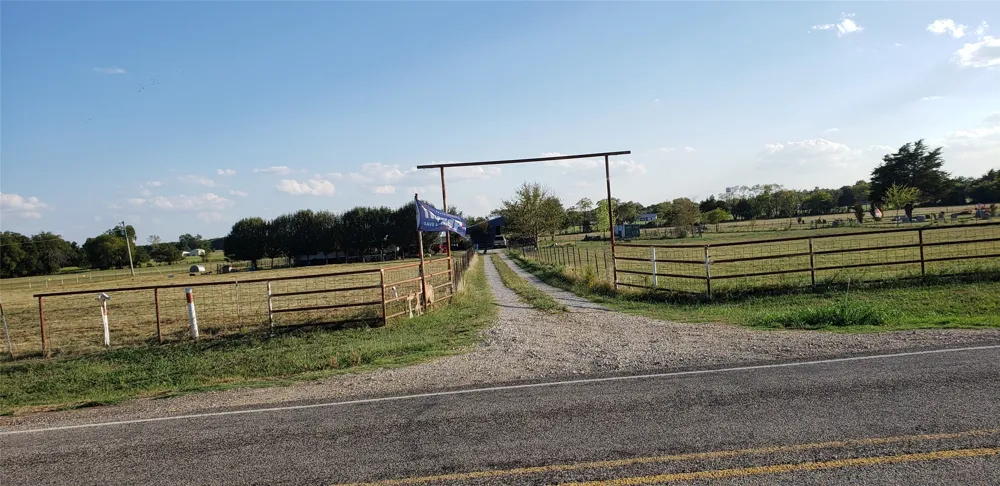 806 Fm 1752 Savoy, TX 75479