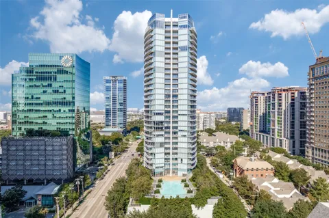 2900 Mckinnon Street #601