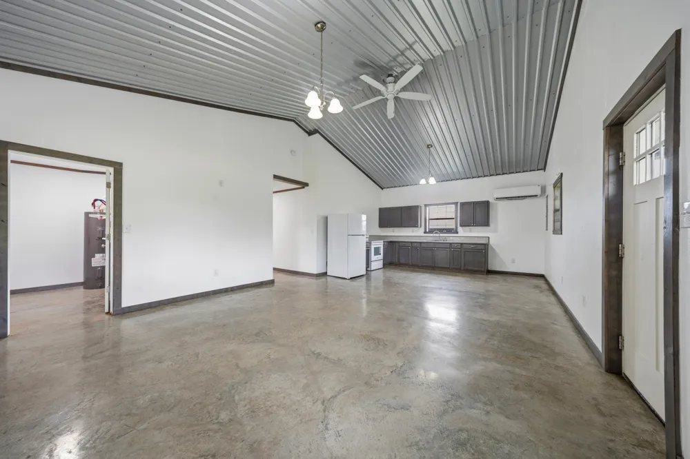 321 Avenue B #B Walnut Springs, TX 76690