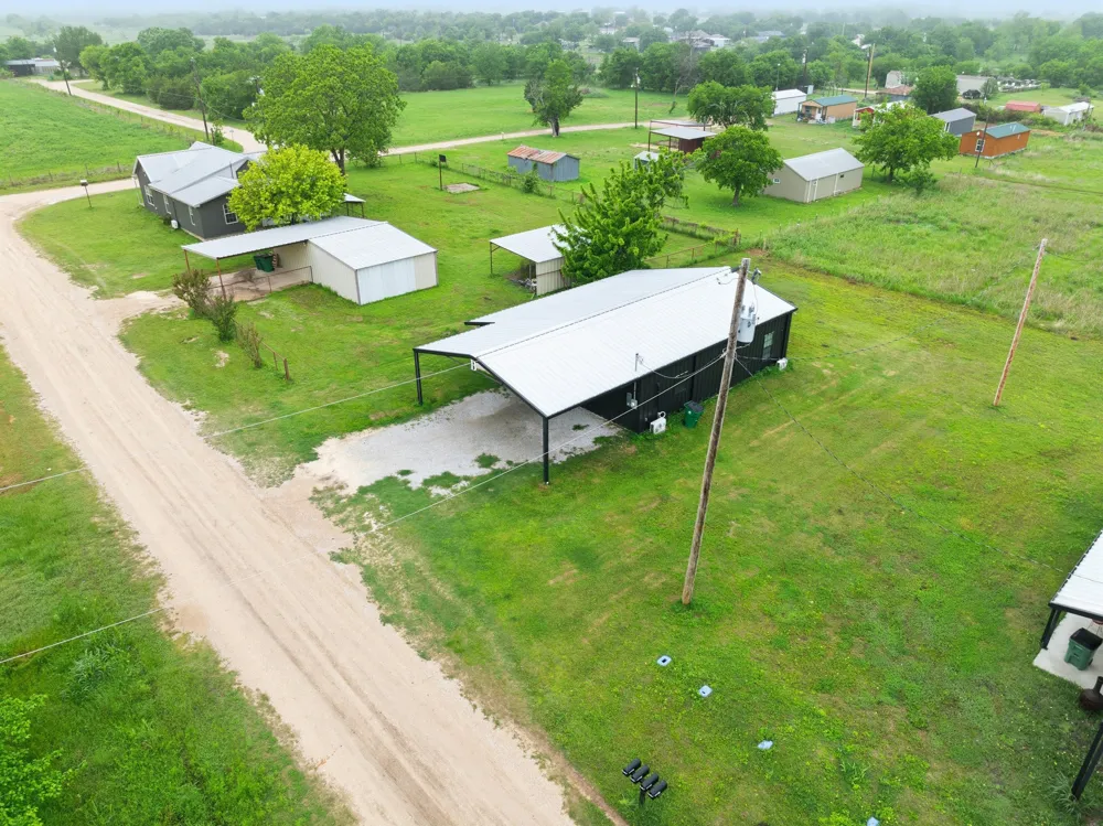 321 Avenue B #B Walnut Springs, TX 76690