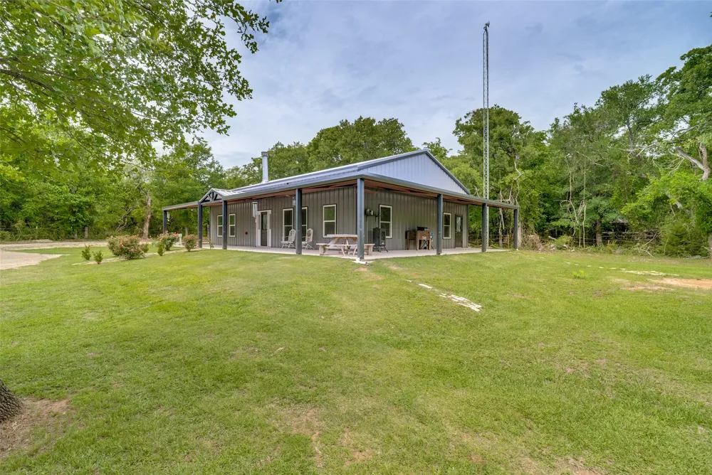 5115 County Road 423 Grandview, TX 76050