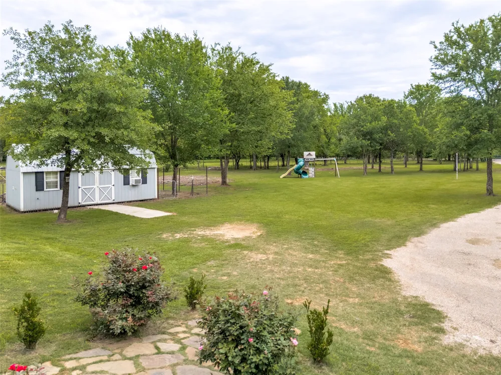 5115 County Road 423 Grandview, TX 76050