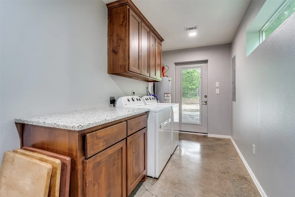 5115 County Road 423 Grandview, TX 76050
