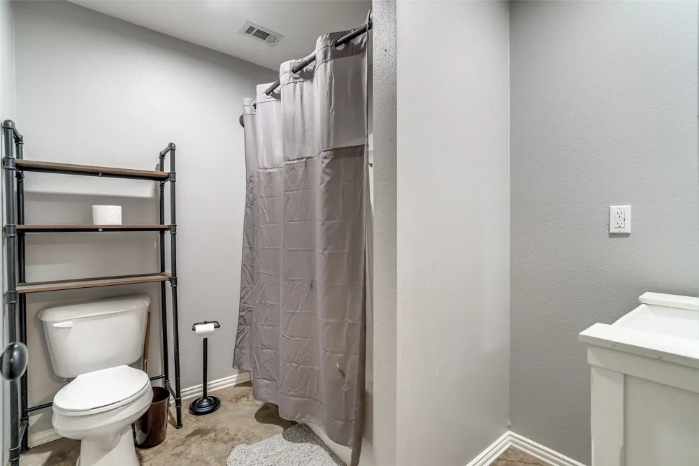 5115 County Road 423 Grandview, TX 76050