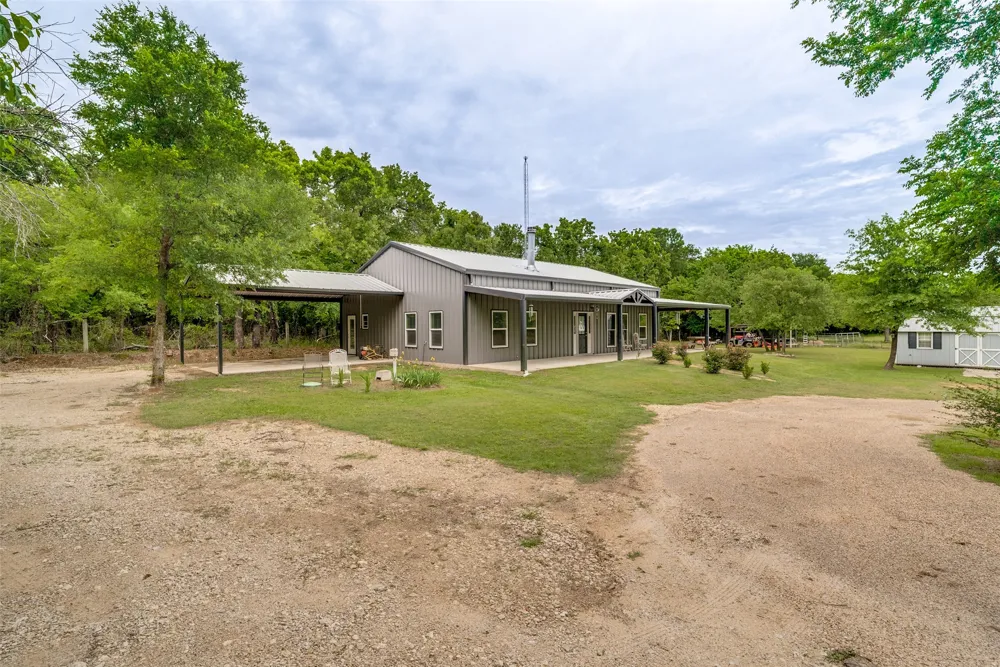 5115 County Road 423 Grandview, TX 76050