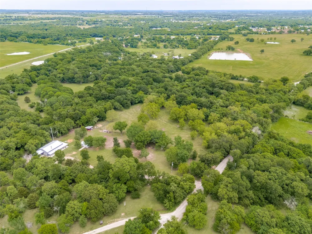5115 County Road 423 Grandview, TX 76050