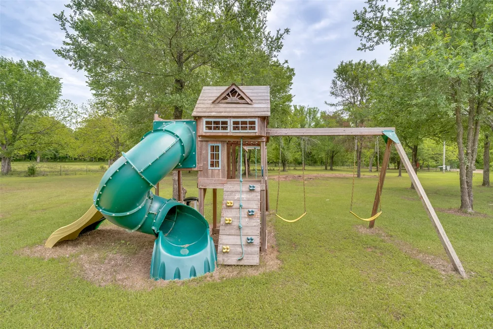 5115 County Road 423 Grandview, TX 76050