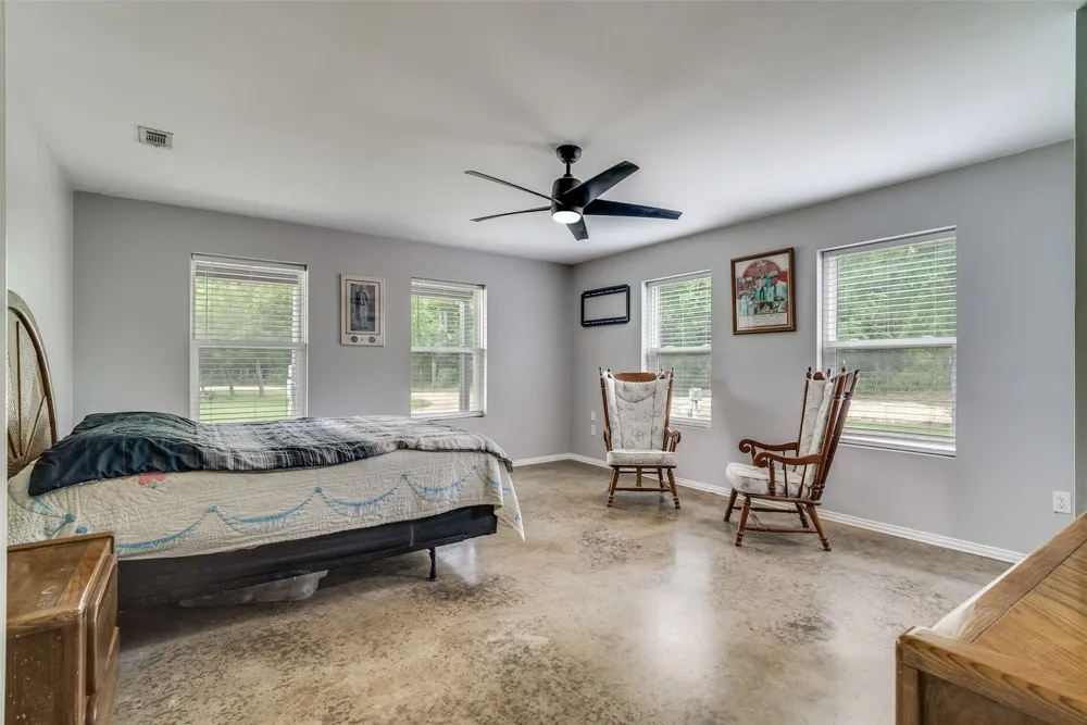 5115 County Road 423 Grandview, TX 76050