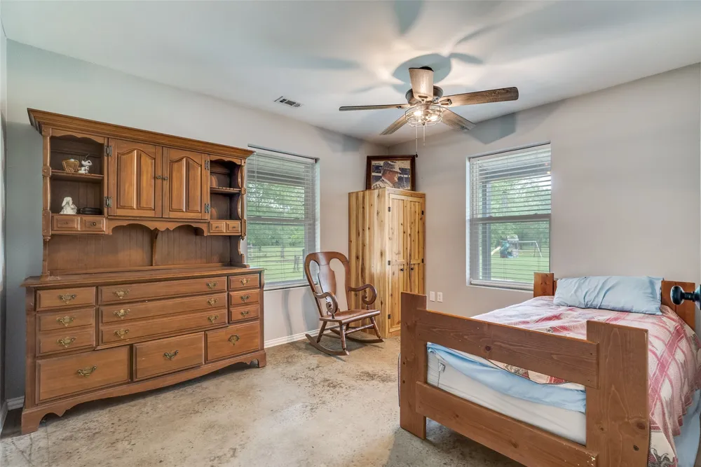5115 County Road 423 Grandview, TX 76050
