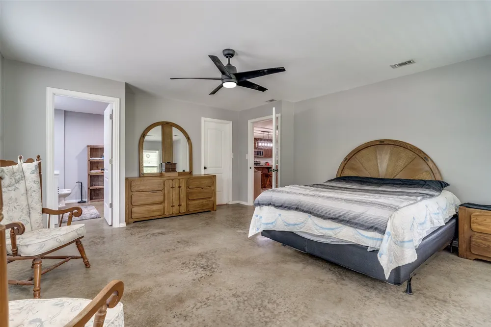 5115 County Road 423 Grandview, TX 76050
