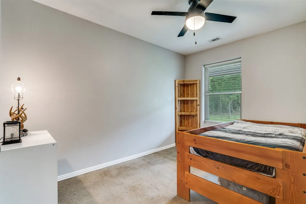5115 County Road 423 Grandview, TX 76050