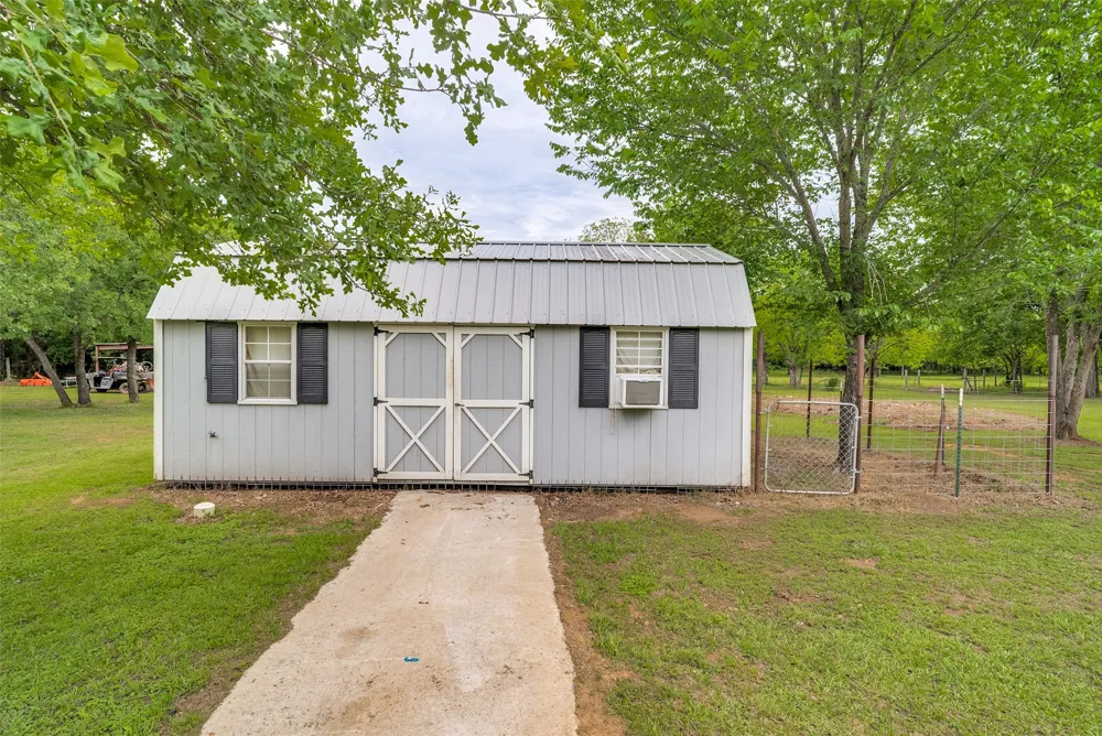 5115 County Road 423 Grandview, TX 76050