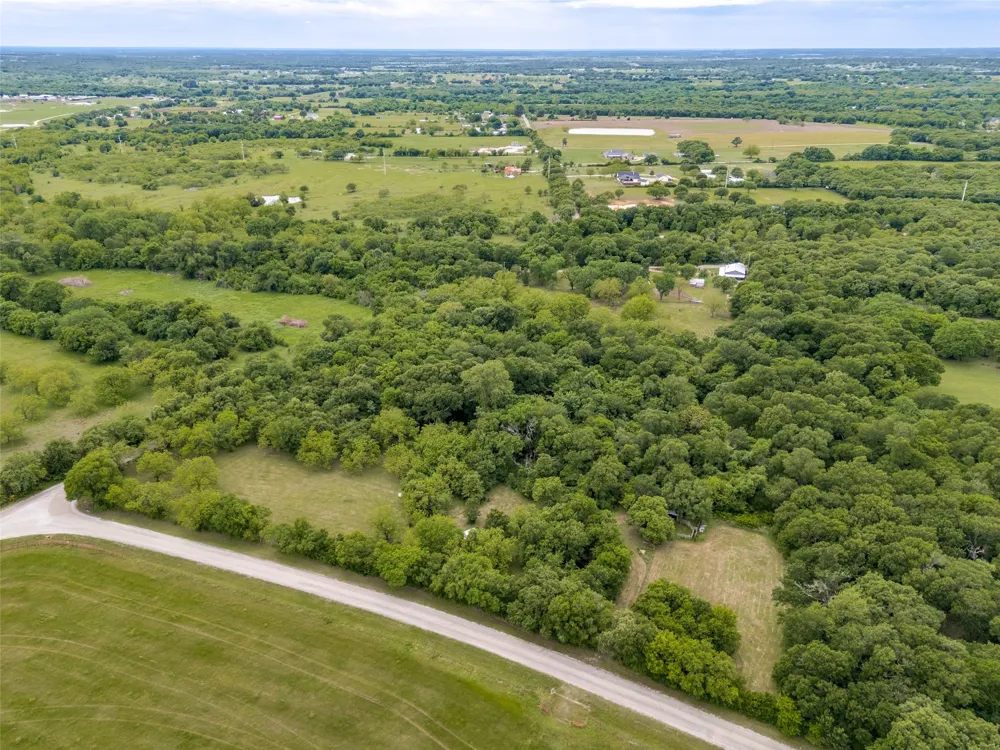 5115 County Road 423 Grandview, TX 76050
