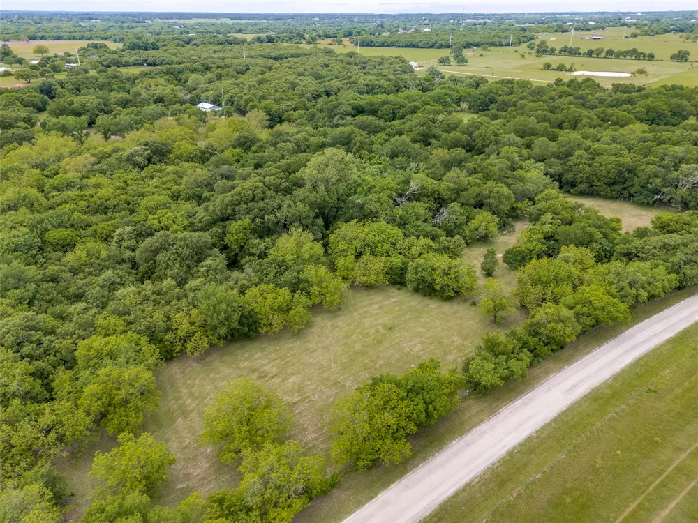 5115 County Road 423 Grandview, TX 76050