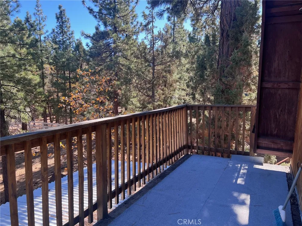 351 Pine Lane Sugarloaf, CA 92386