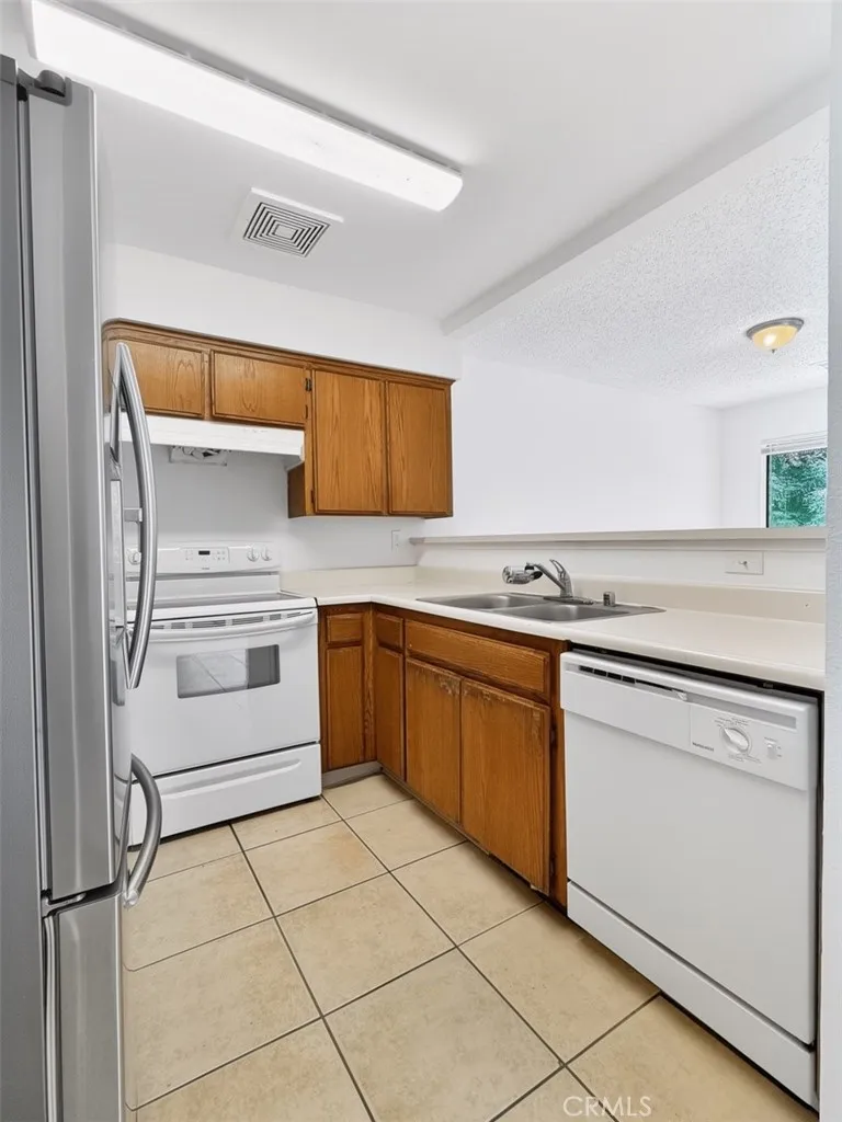 1190 S Winery Avenue #289 Fresno, CA 93727