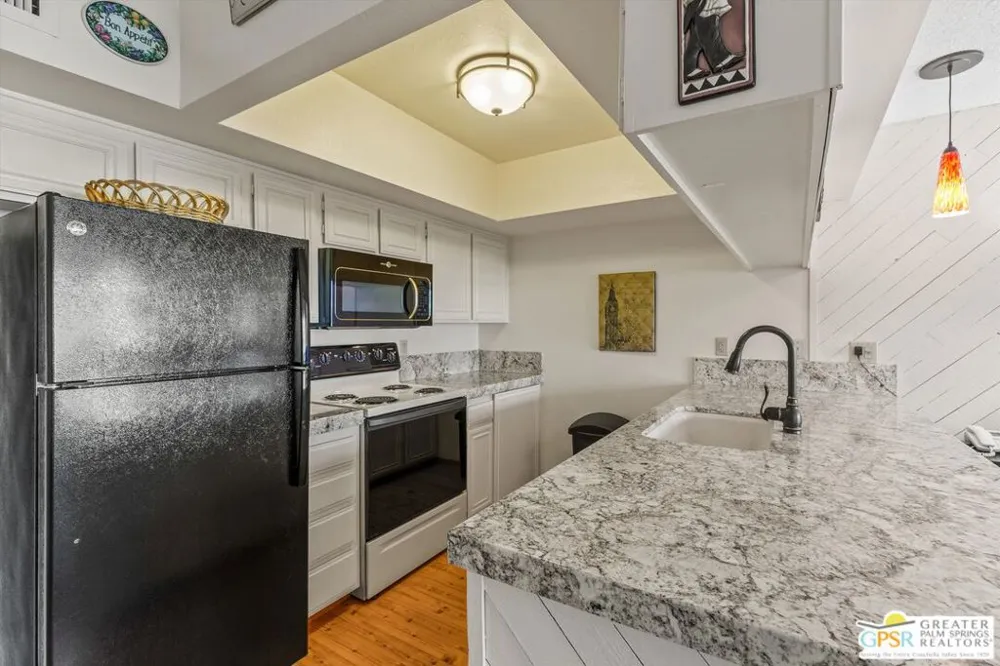 1655 E Palm Canyon Drive #616 Palm Springs, CA 92264