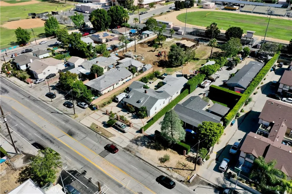 10918 Laurel Canyon San Fernando, CA 91340