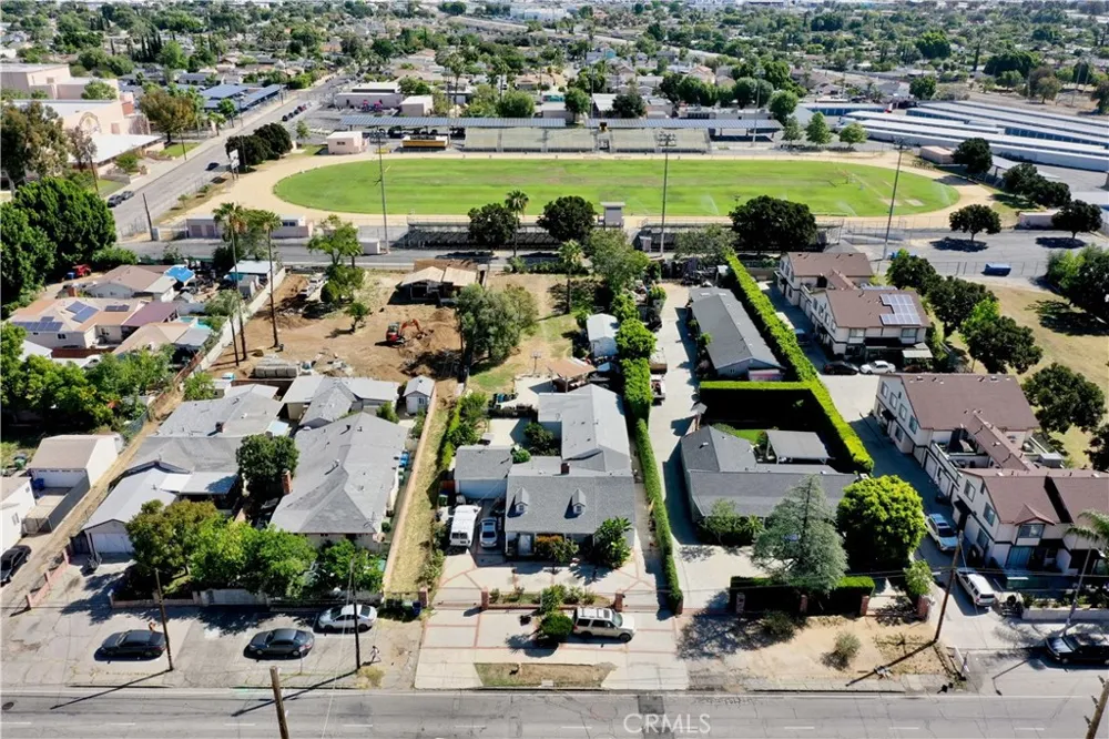 10918 Laurel Canyon San Fernando, CA 91340