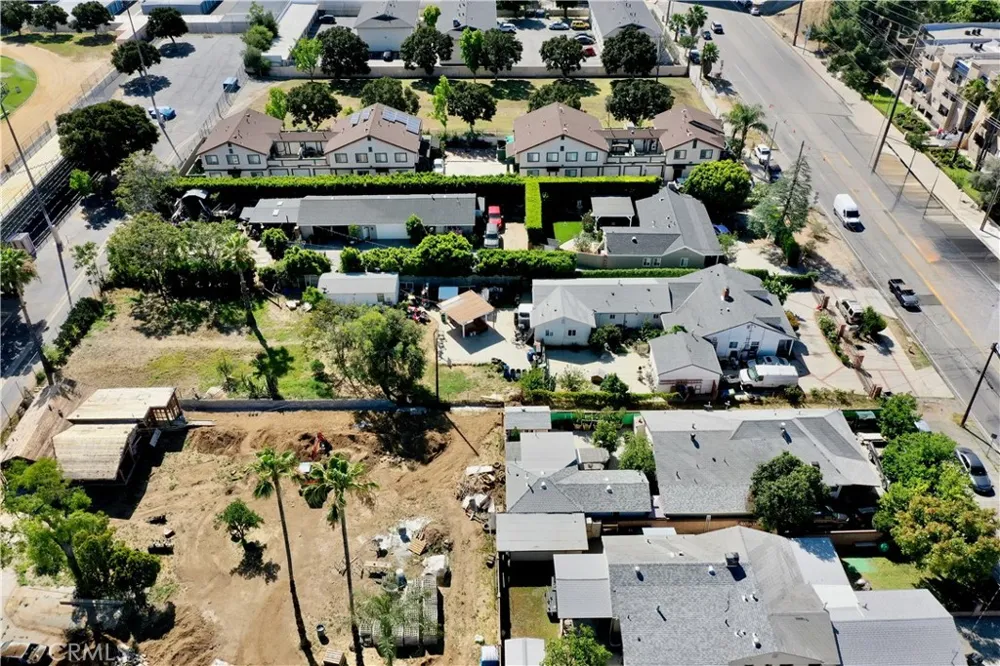 10918 Laurel Canyon San Fernando, CA 91340