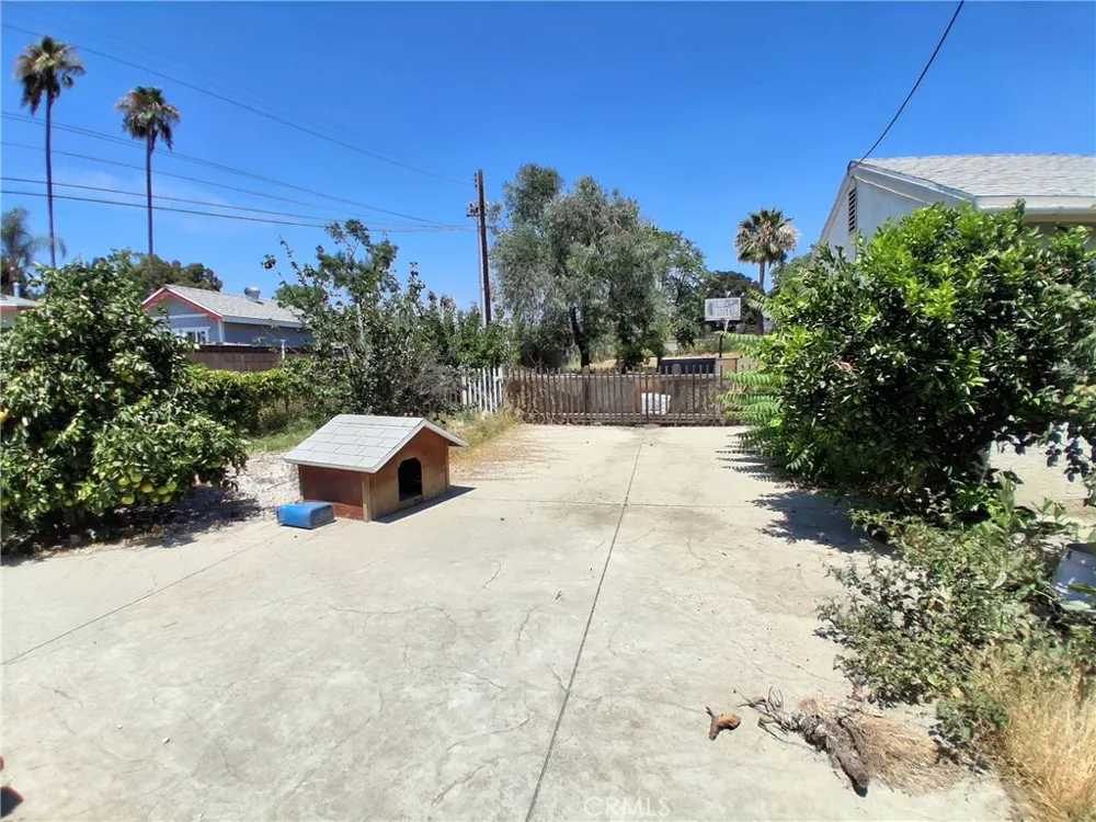 10918 Laurel Canyon San Fernando, CA 91340