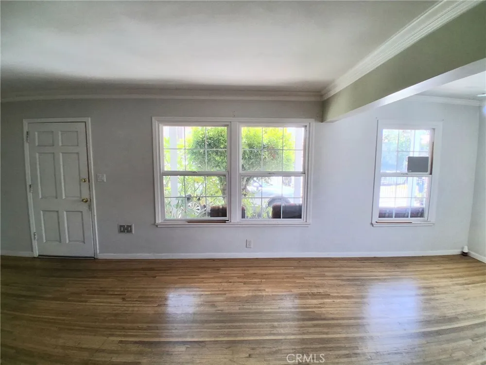 10918 Laurel Canyon San Fernando, CA 91340