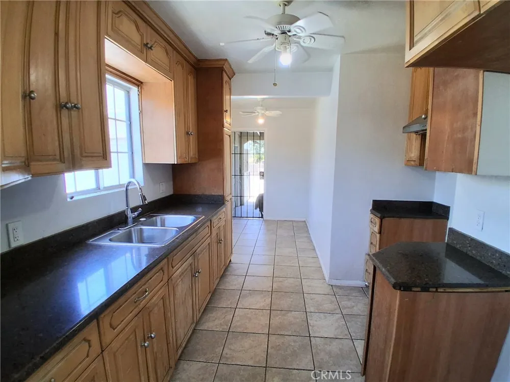 10918 Laurel Canyon San Fernando, CA 91340