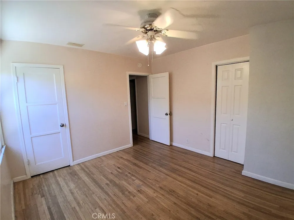 10918 Laurel Canyon San Fernando, CA 91340