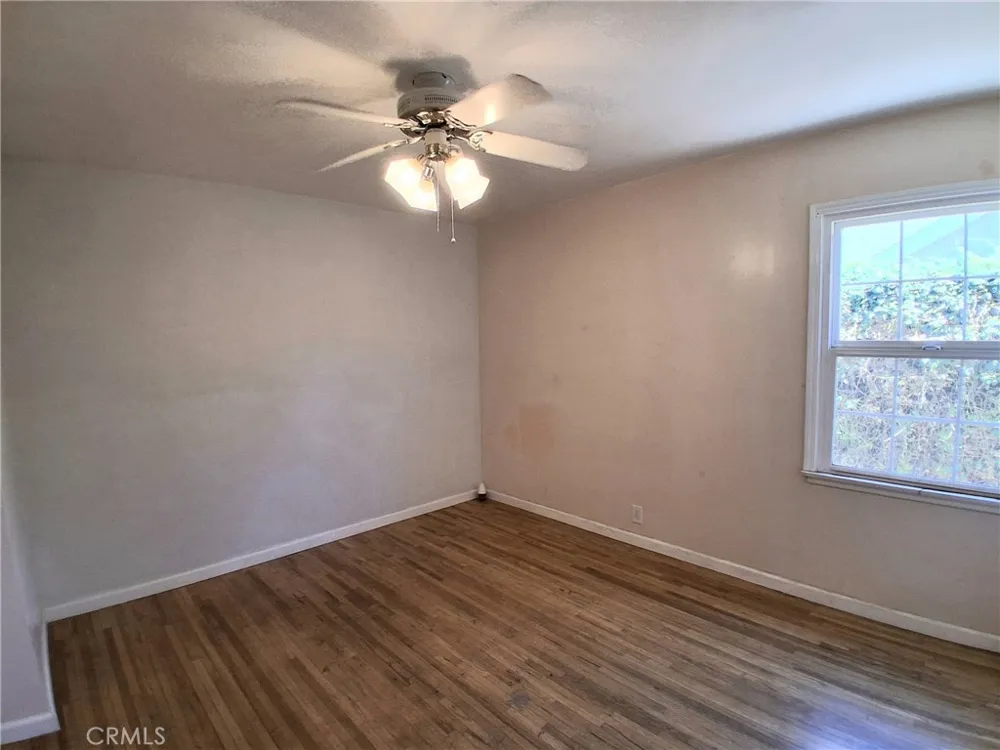 10918 Laurel Canyon San Fernando, CA 91340
