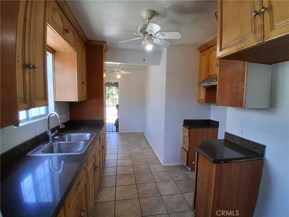 10918 Laurel Canyon San Fernando, CA 91340