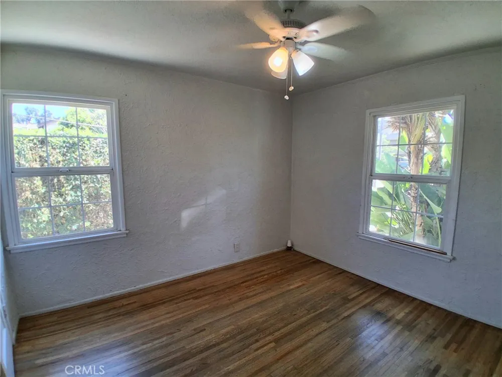 10918 Laurel Canyon San Fernando, CA 91340