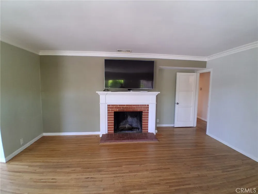 10918 Laurel Canyon San Fernando, CA 91340