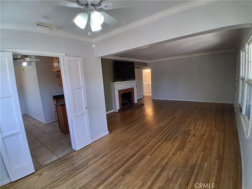 10918 Laurel Canyon San Fernando, CA 91340