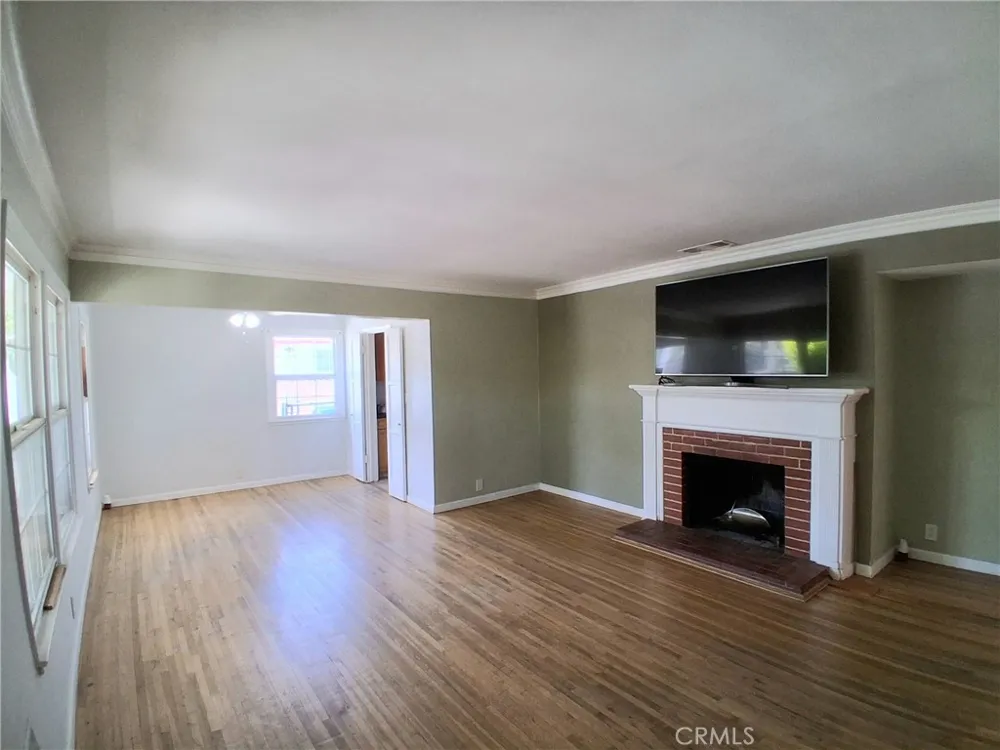 10918 Laurel Canyon San Fernando, CA 91340