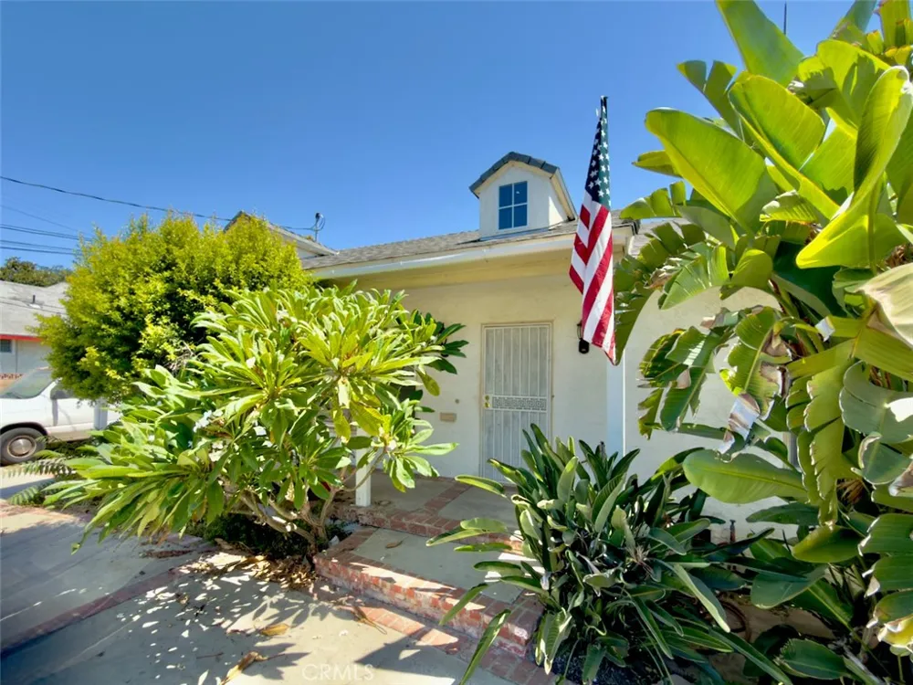 10918 Laurel Canyon San Fernando, CA 91340
