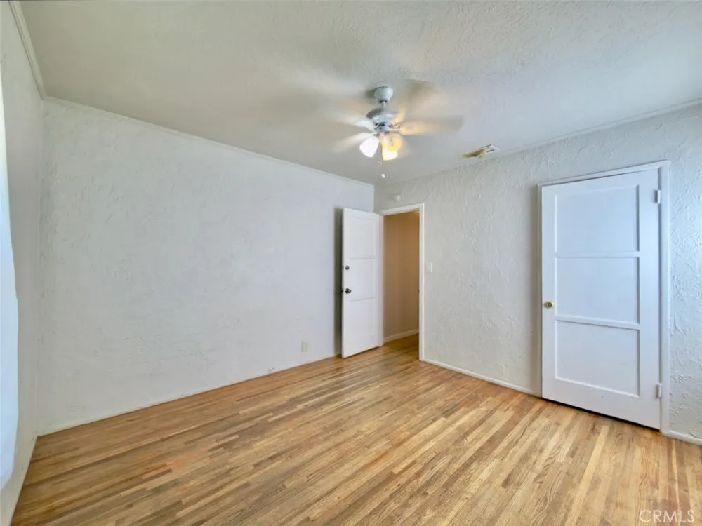 10918 Laurel Canyon San Fernando, CA 91340