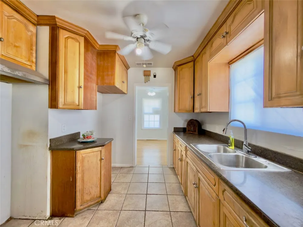 10918 Laurel Canyon San Fernando, CA 91340