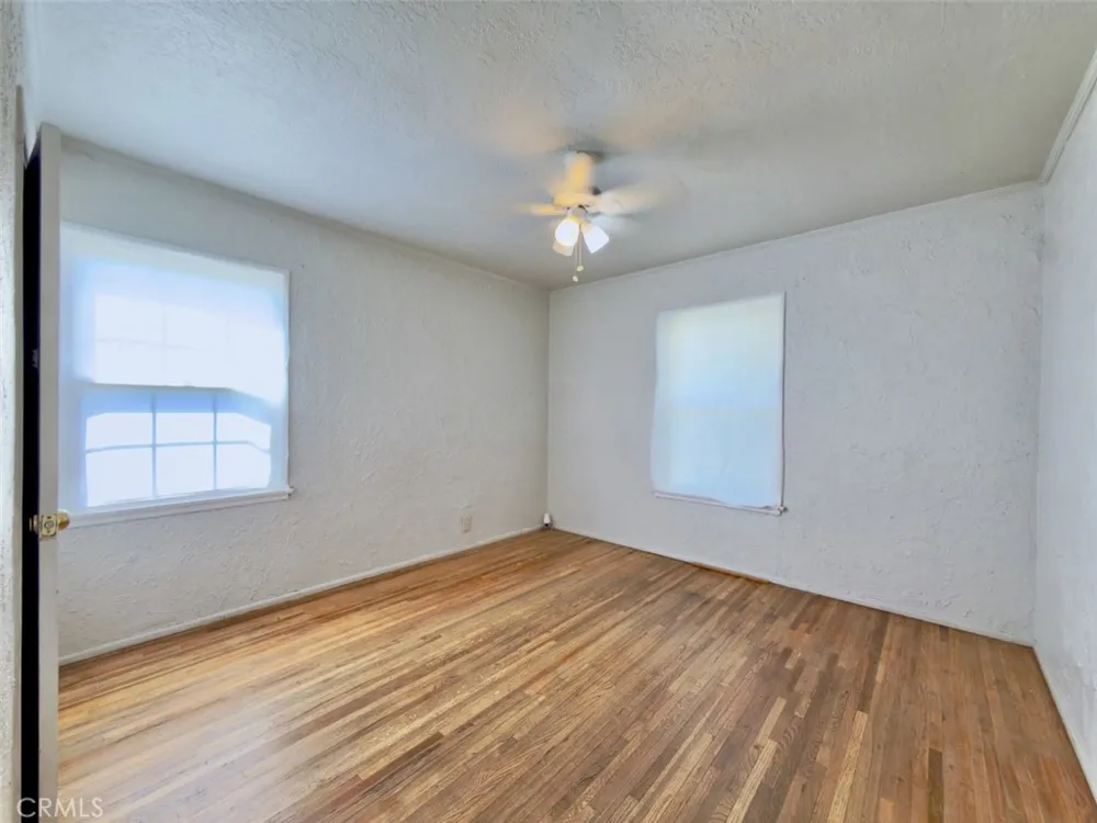 10918 Laurel Canyon San Fernando, CA 91340