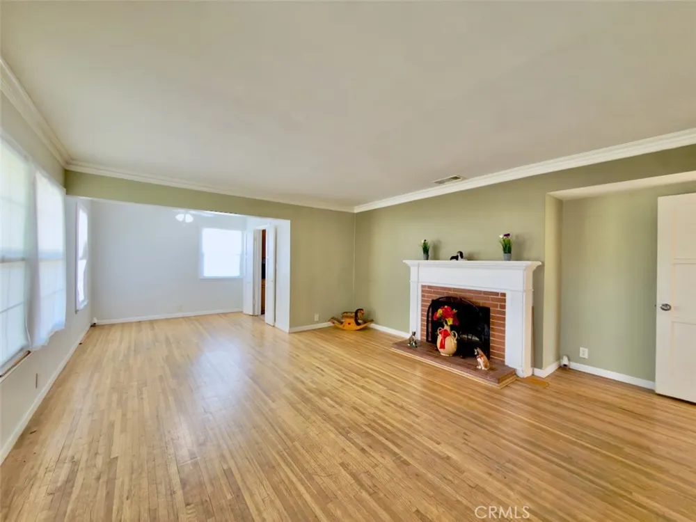 10918 Laurel Canyon San Fernando, CA 91340