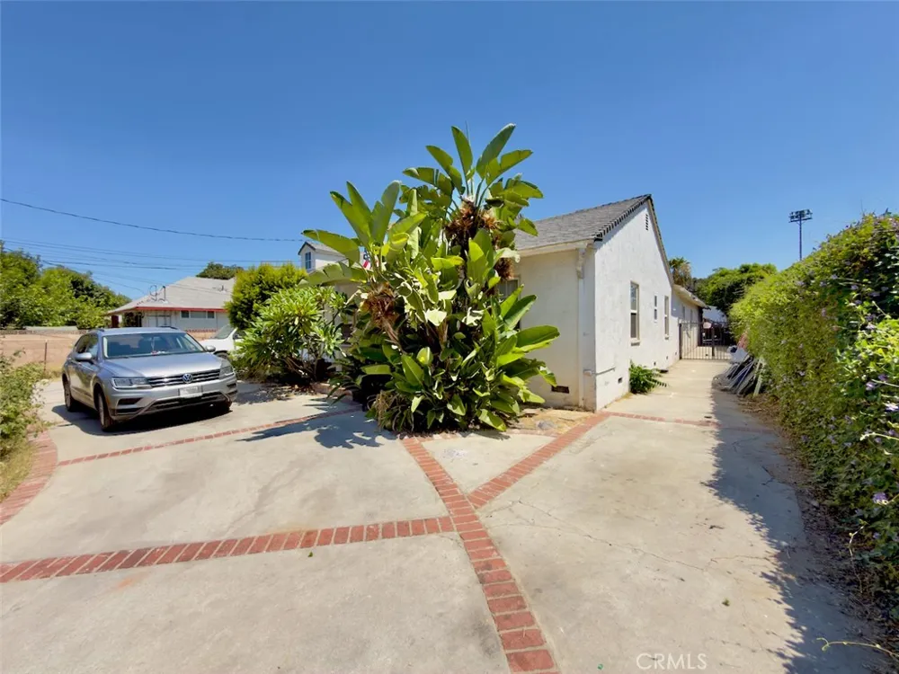 10918 Laurel Canyon San Fernando, CA 91340