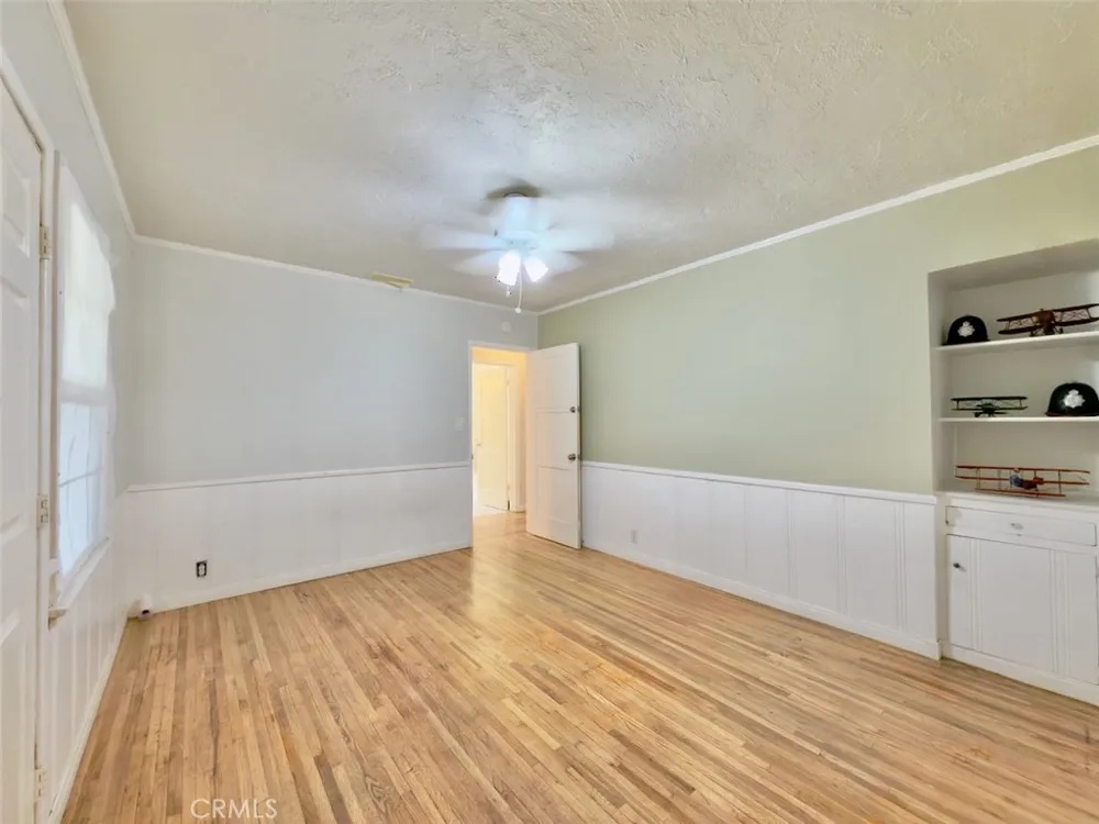 10918 Laurel Canyon San Fernando, CA 91340