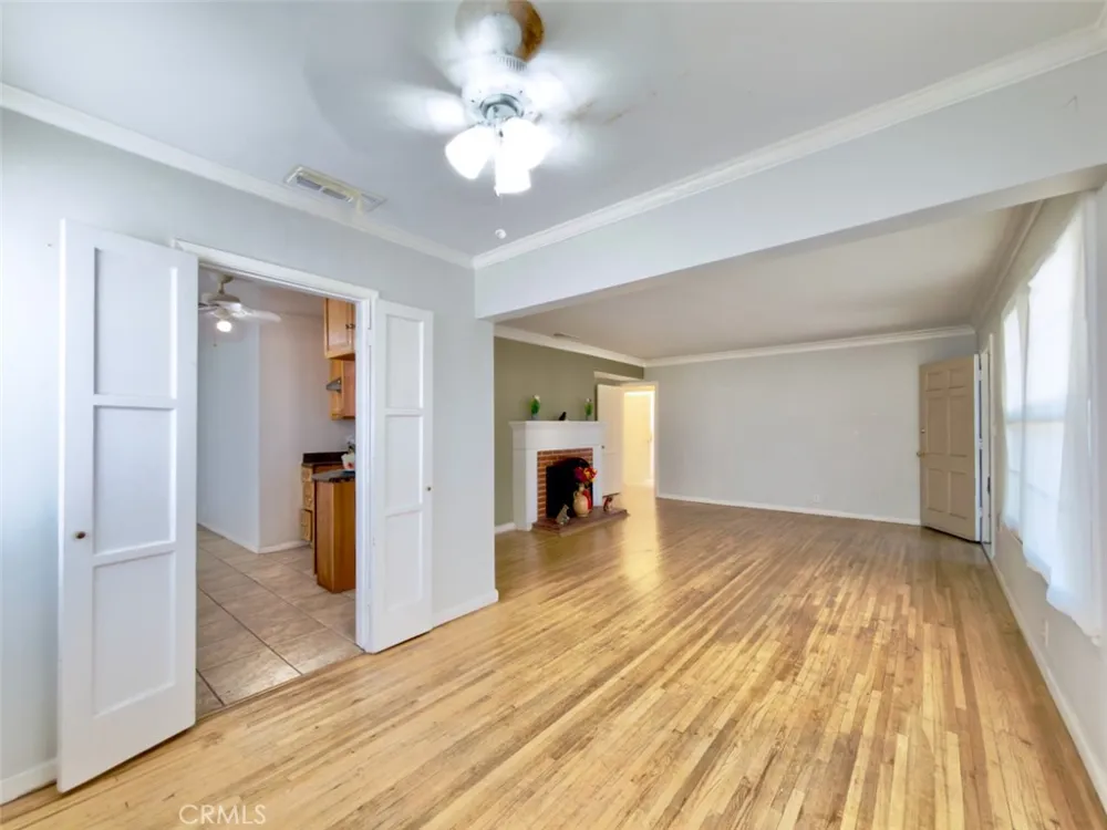 10918 Laurel Canyon San Fernando, CA 91340