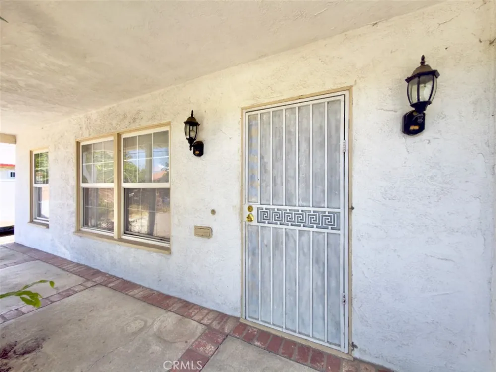 10918 Laurel Canyon San Fernando, CA 91340