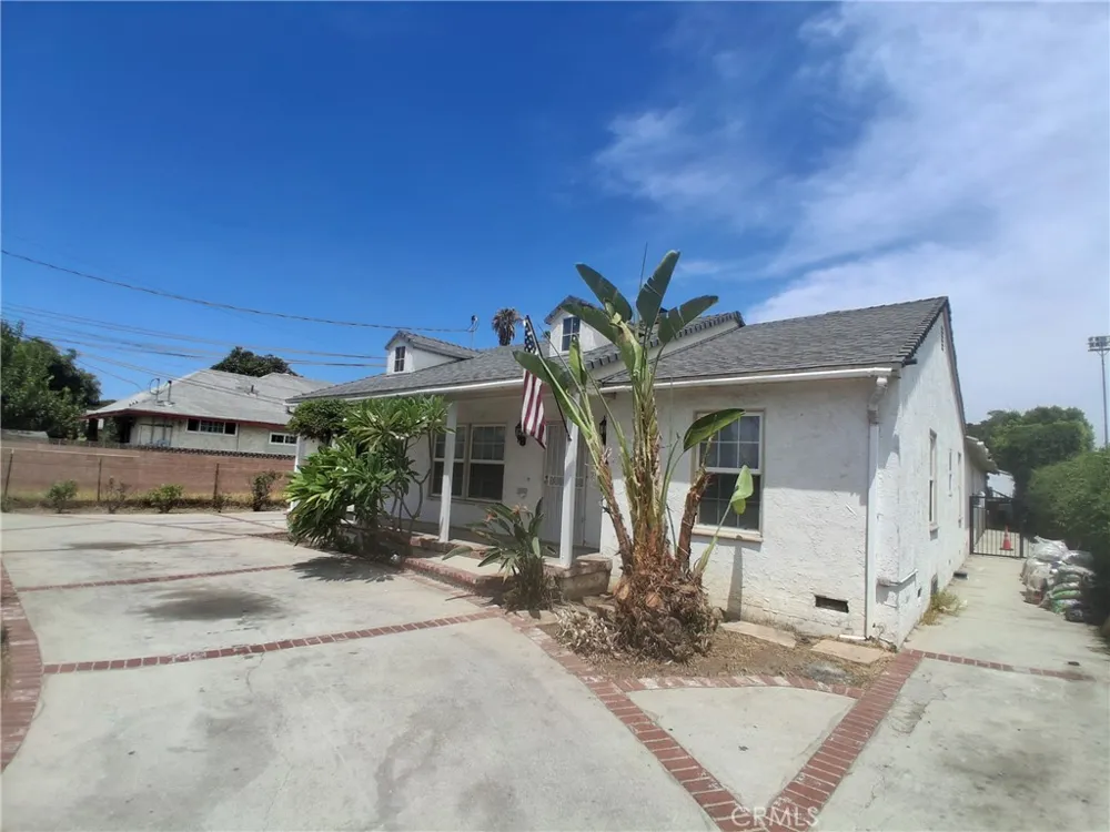 10918 Laurel Canyon San Fernando, CA 91340