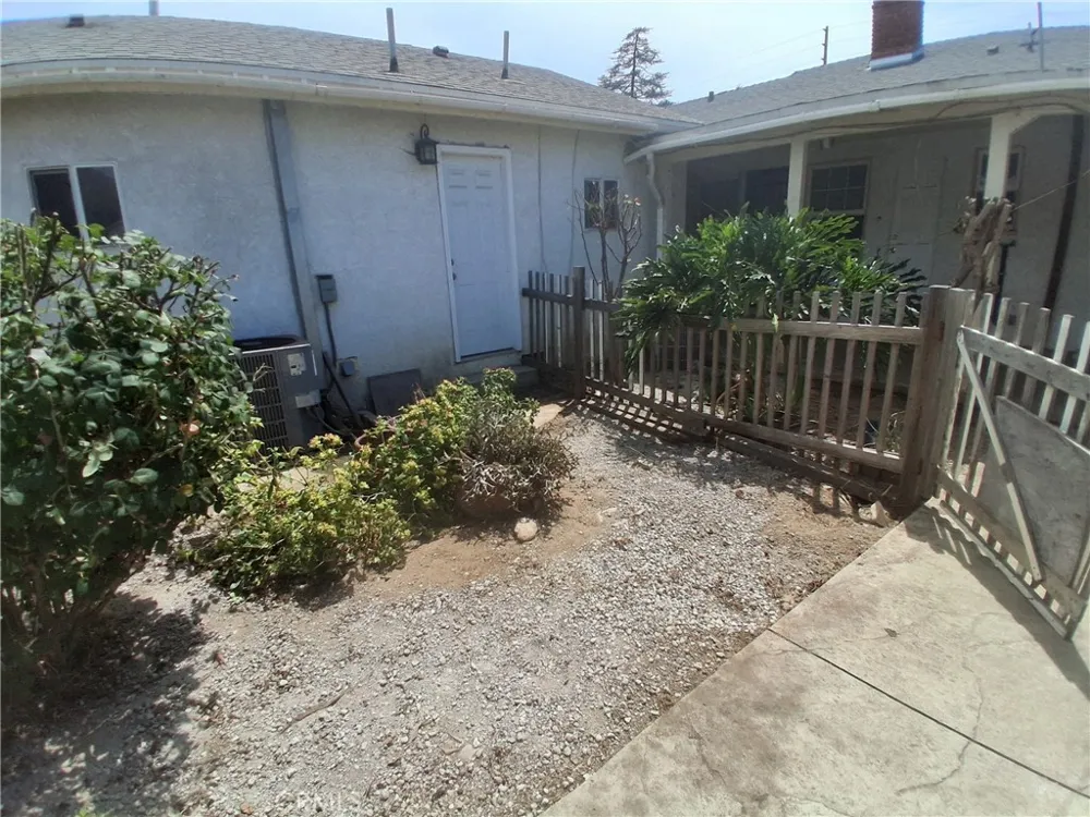 10918 Laurel Canyon San Fernando, CA 91340