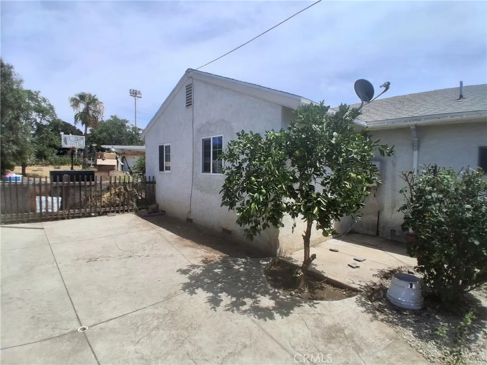 10918 Laurel Canyon San Fernando, CA 91340