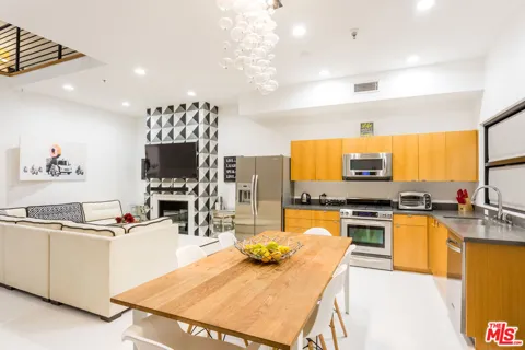 815 Hampton Drive #7