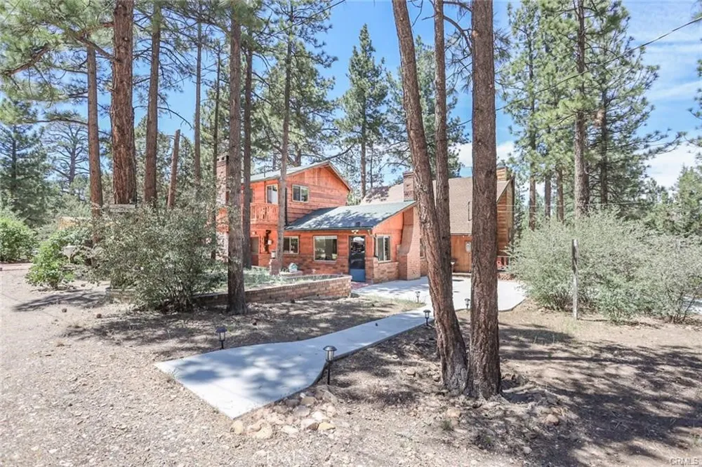 190 Spruce Sugarloaf, CA 92386