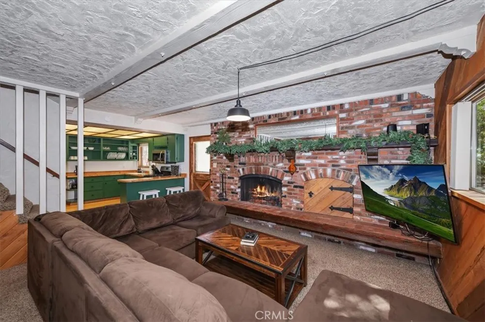 190 Spruce Sugarloaf, CA 92386