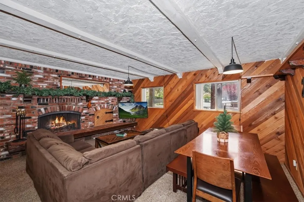 190 Spruce Sugarloaf, CA 92386